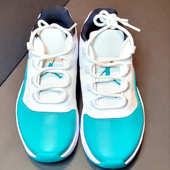 AIR JORDAN 11 CMFT LOW - Picture 2 of 10